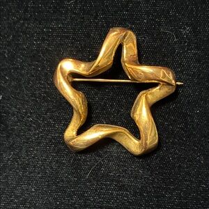 Vintage Gold Star Brooch Pin - Wavy Design